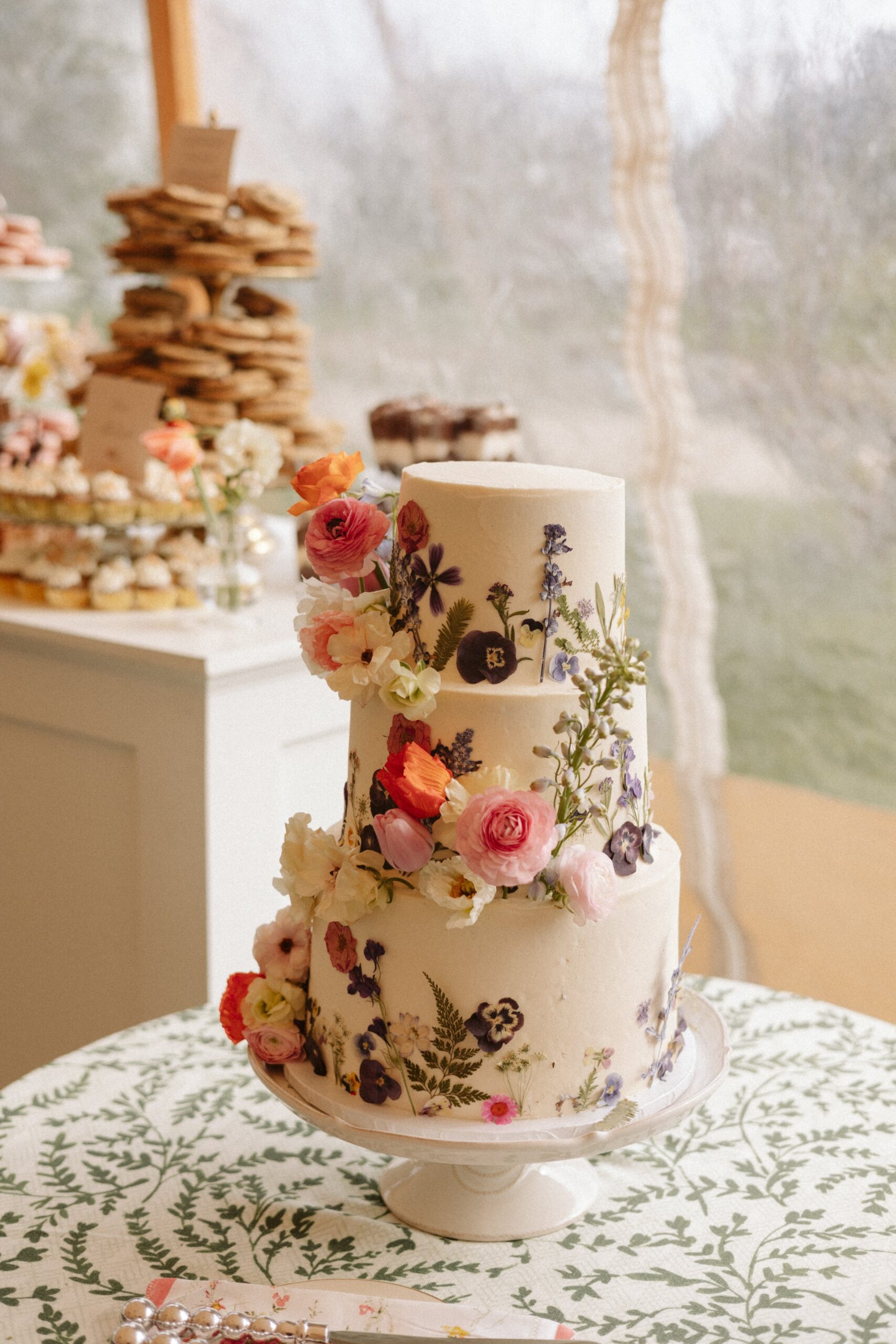 11 Beautiful Wedding Cake Trends to Inspire Your Celebration's Dessert