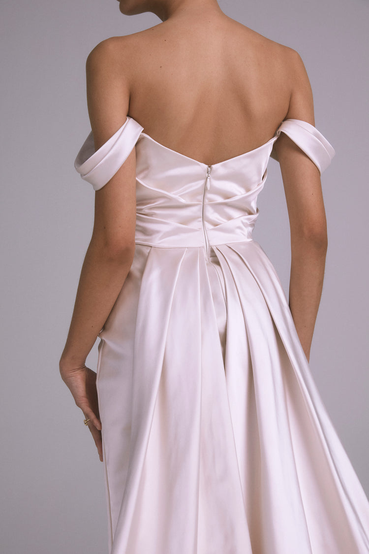 Amsale_Bridal_JUNIPER_A808_DuchessSatin_Off-the-shoulder_Draped_ColumnGown_Mood2