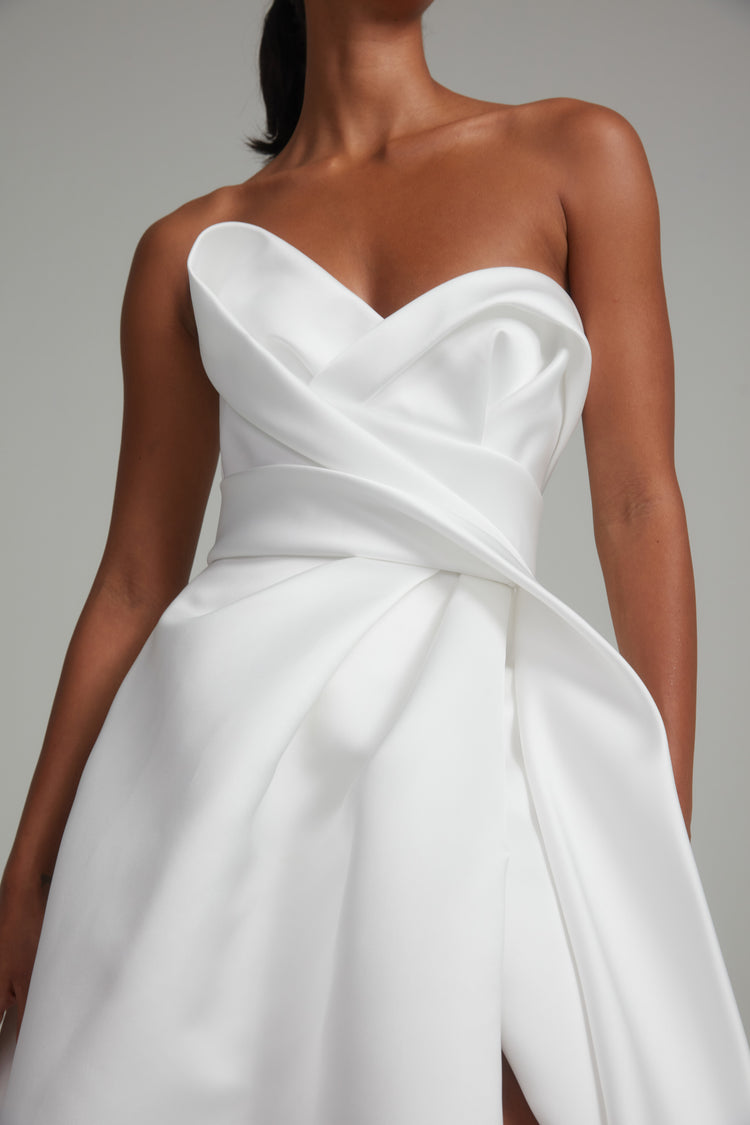 Amsale_Bridal_MARLEY_A847_DuchessSatin_Strapless_WrapDress_WrapSkirt_Architectural_Bias_Bodice_High-LowGown_Mood3