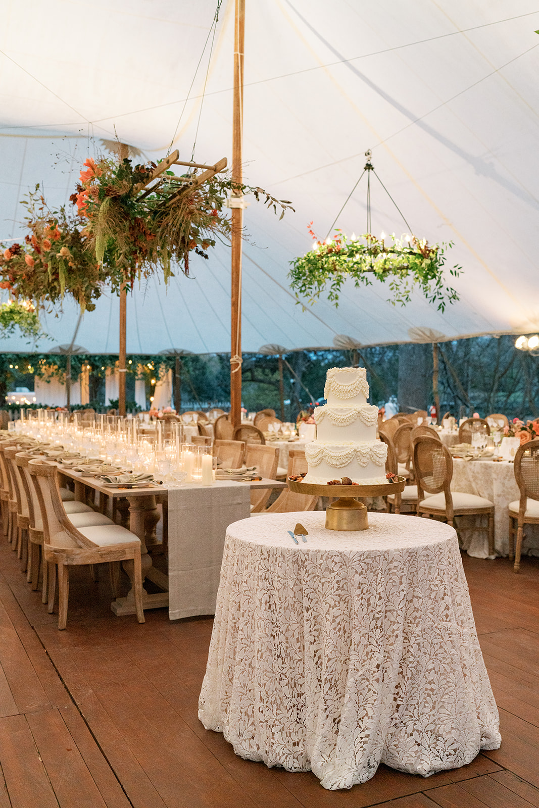 5 Wedding Cake Table Decor Ideas WEDVIBES MEDIA 5 Wedding Cake Table Decor Ideas WEDVIBES MEDIA