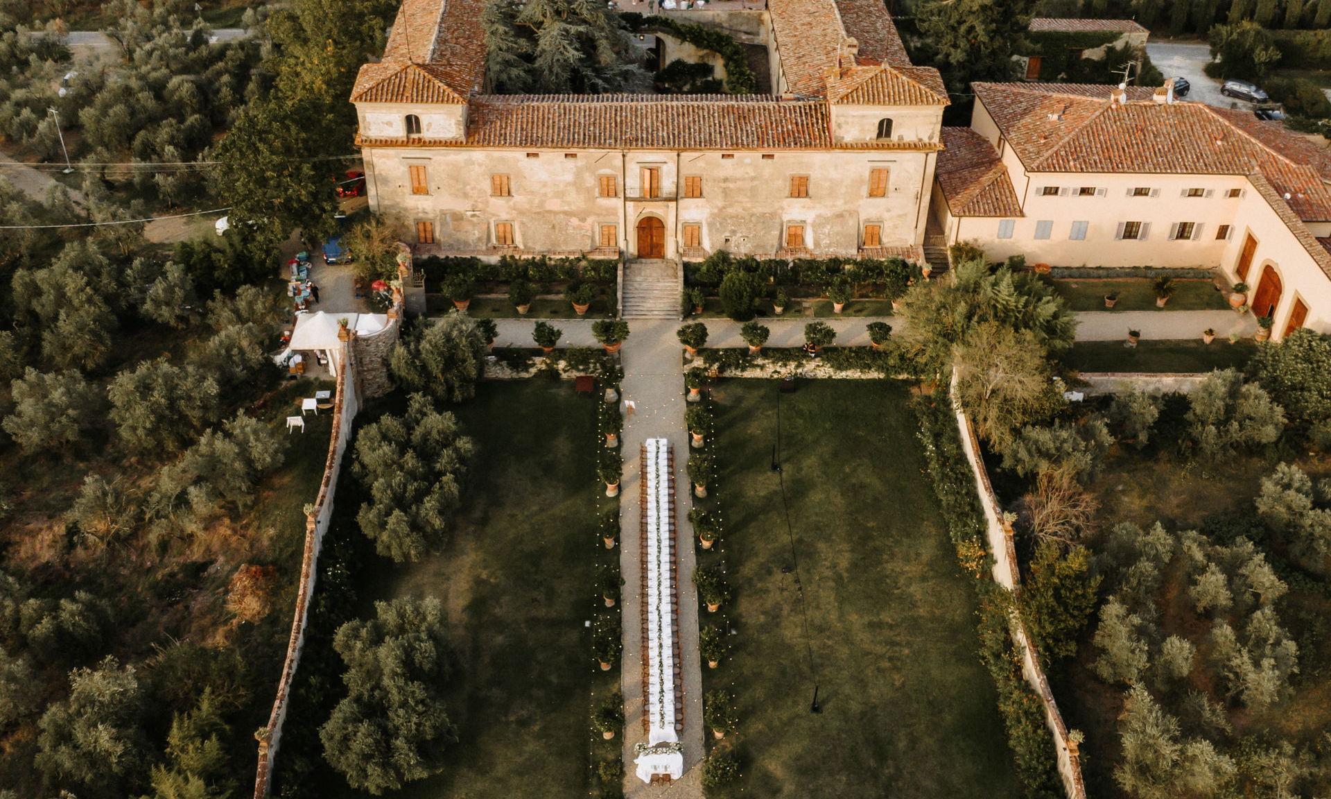 Villa Wedding in Tuscany by Nagi Graphy