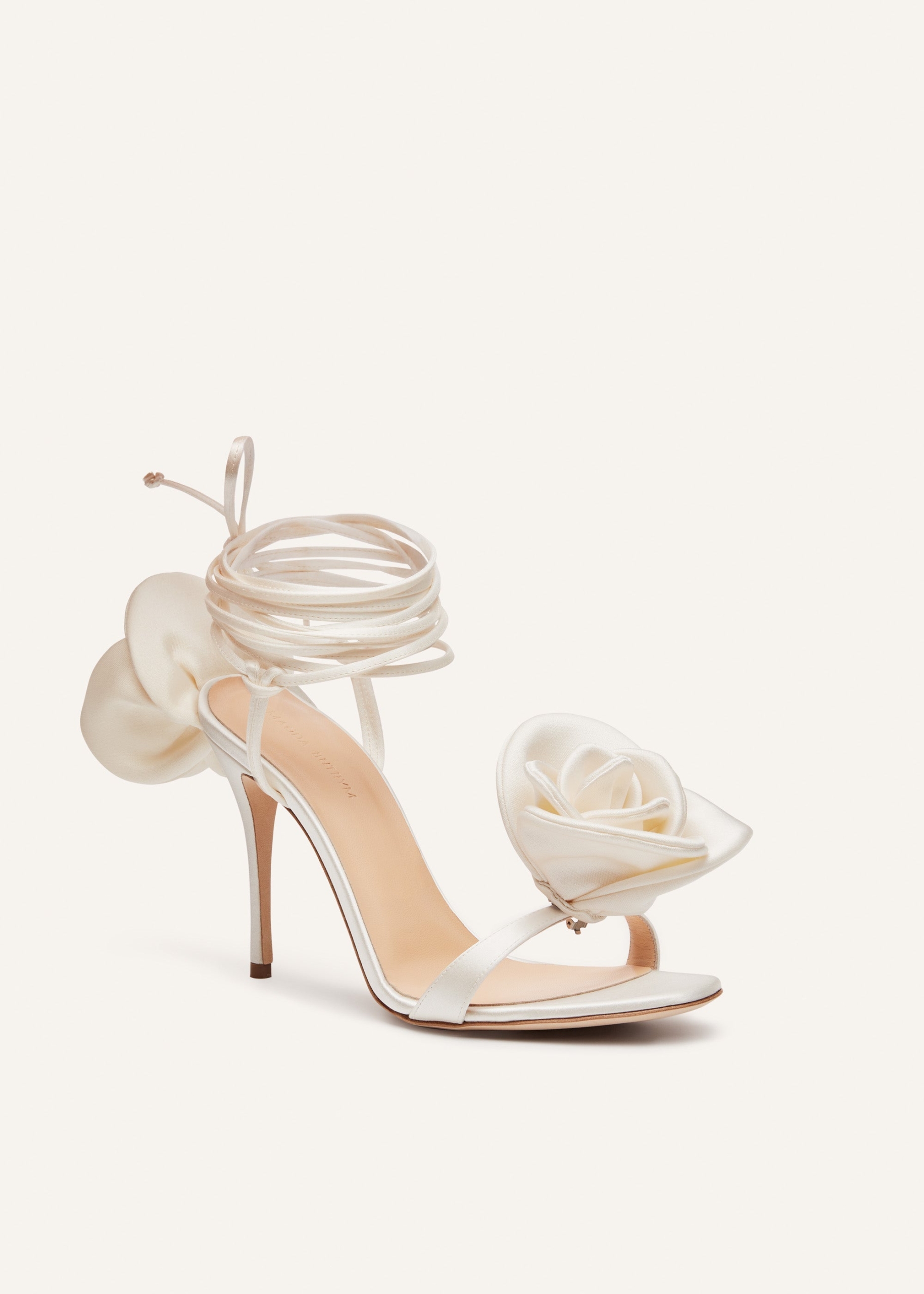 RE23_FLOWER_SHOES_IVORY_SATIN_02_e31e63a4-0048-4d59-bdff-8fe37e253609