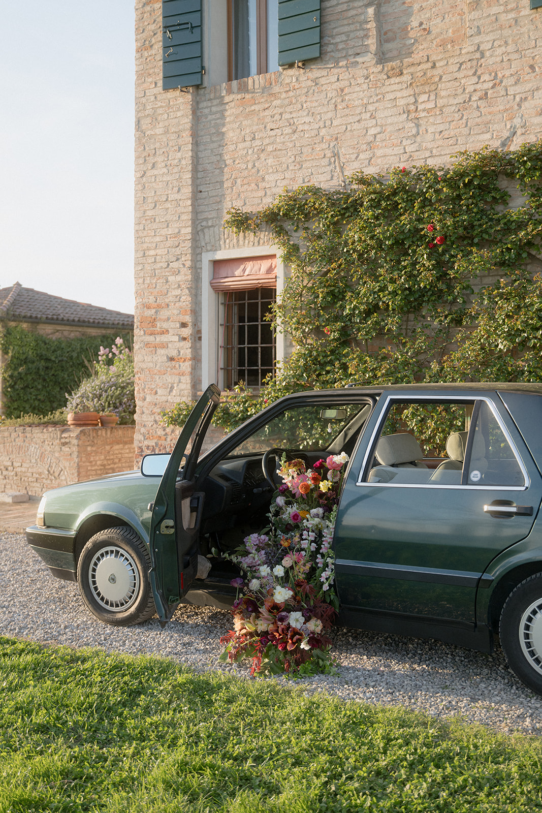 BLOOMING CAR