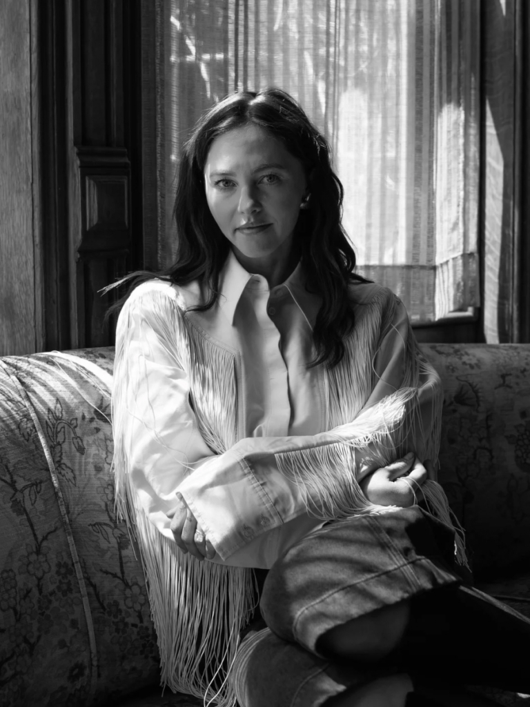 WED VIBES: KELLY MOUR